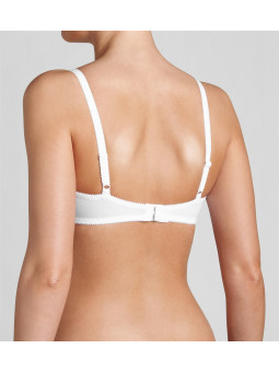 soutien-gorge avec armatures